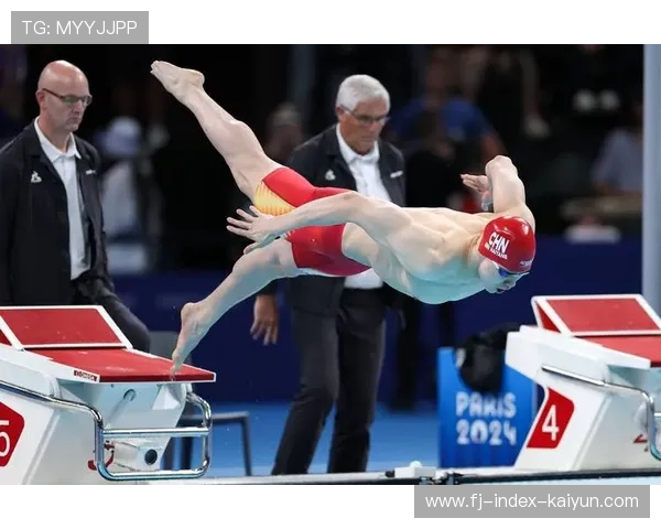 世界游泳锦标赛男子4X100米混合泳接力，中国队破亚洲纪录夺银。