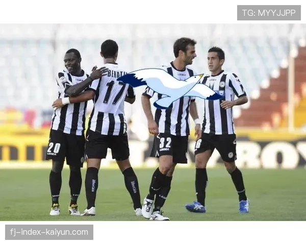 前意大利国脚巴洛特利现身乌迪内斯主场，观战老东家保级关键战